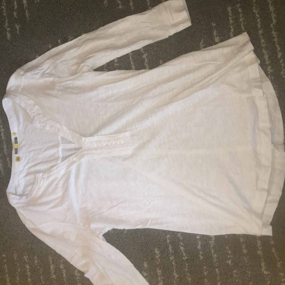 Breezy V-neck